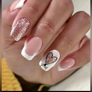 💕 Reusable press on nails with glossy medium length 24 piece ❤️ 💜 ♥️